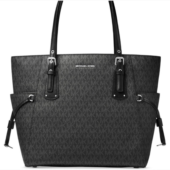 Michael Kors Handbags - Michael Kors East West Voyager Tote (NWOT)